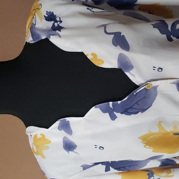 Long Sleeve Blouse White with Blue and Gold Floral Design Medium - Picture 2 of 7